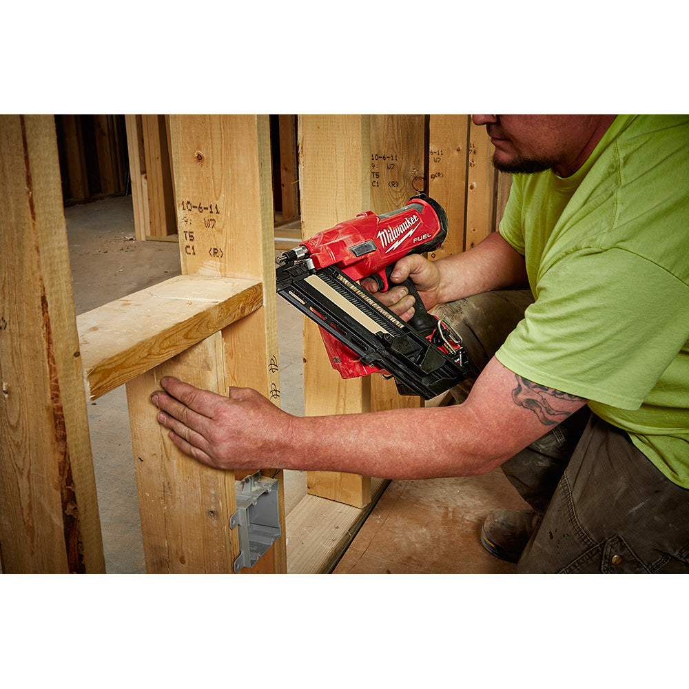 Milwaukee  2745-21 M18 FUEL™ 30 Degree Framing Nailer Kit - 16