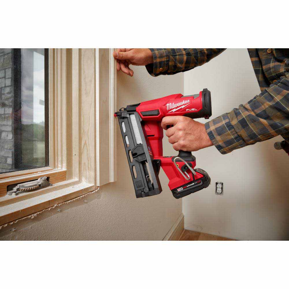 Milwaukee 2841-21CT M18 FUEL™ 16 Gauge Angled Finish Nailer Kit - 8